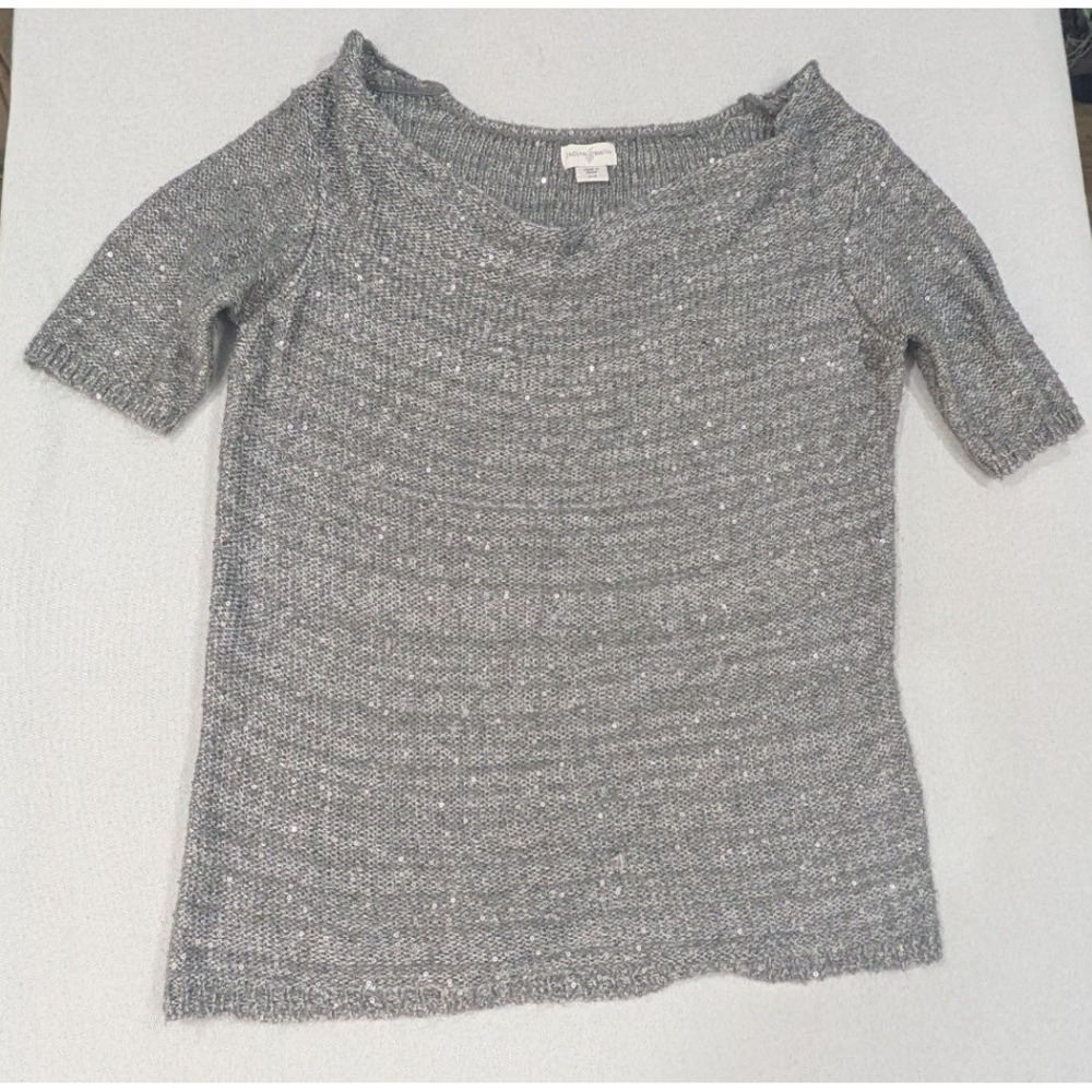 Jaclyn Smith Sequin Knit Top Womens Size M Grey Short Sleeve Scoop Neck Exc